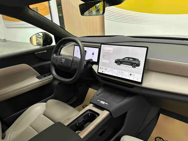 Volvo XC70 Plug-in Hybrid — Фото автомобиля 10
