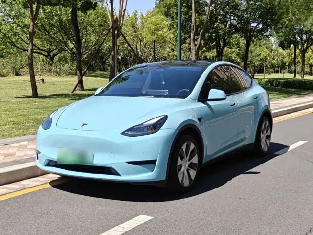 Фотография автомобиля — Tesla Model Y