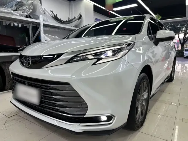 Фотография автомобиля — Toyota Sienna