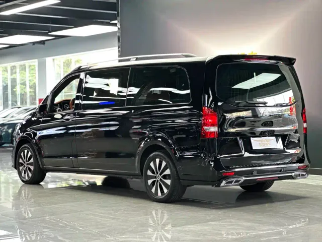 Mercedes-Benz Vito 2023 2.0T Elite 7-Seater — Фото автомобиля 3