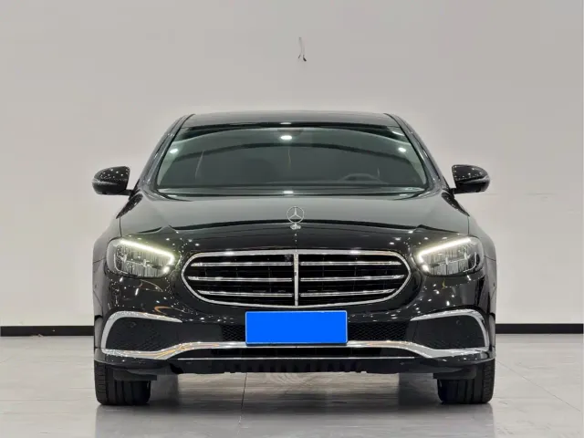 Mercedes-Benz E-Class — Фото автомобиля 2