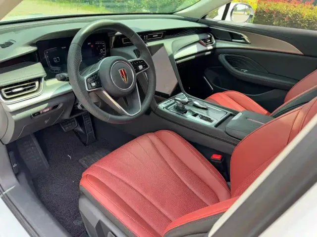 Hongqi H5 — Фото автомобиля 10