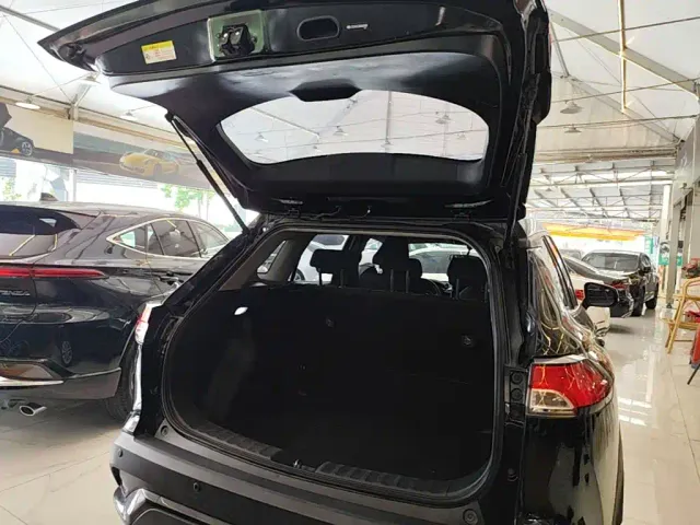 Toyota Frontlander 2022 2.0L CVT Elite — Фото автомобиля 18