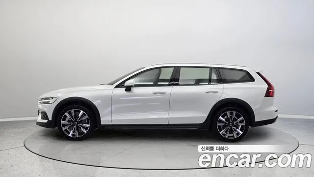 Вольво V60 V60 Cross Country 2 поколение B5 Ultimate AWD — Фото автомобиля 3