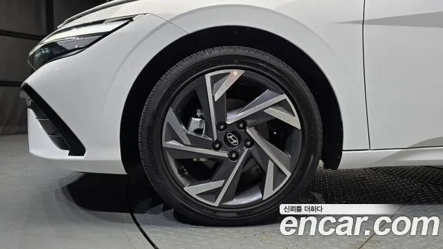 Hyundai AVANTE Новый Avante (CN7) — Фото автомобиля 5