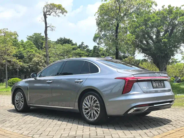 Hongqi H5 — Фото автомобиля 7