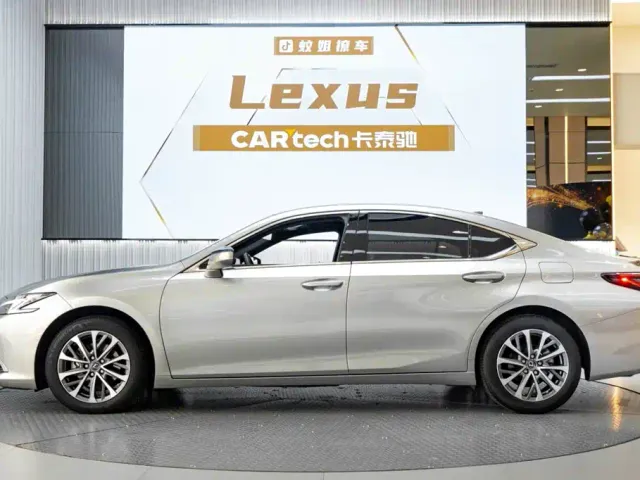 Lexus ES — Фото автомобиля 3