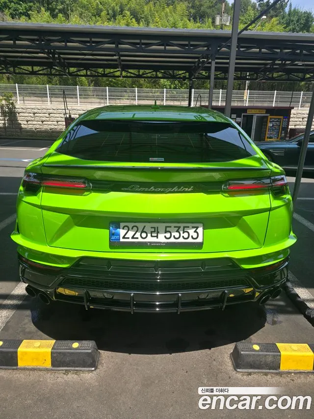 Lamborghini Urus — Фото автомобиля 4
