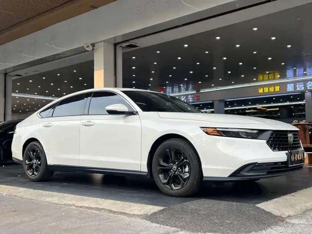 Honda Accord — Фото автомобиля 3