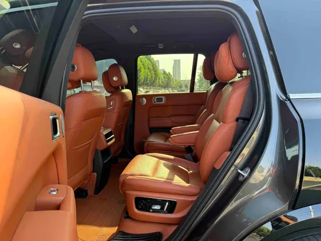 Li Auto L8 — Фото автомобиля 5