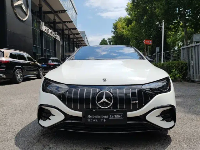 Mercedes-Benz EQE AMG — Фото автомобиля 2
