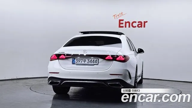 Mercedes-Benz E-Class — Фото автомобиля 4