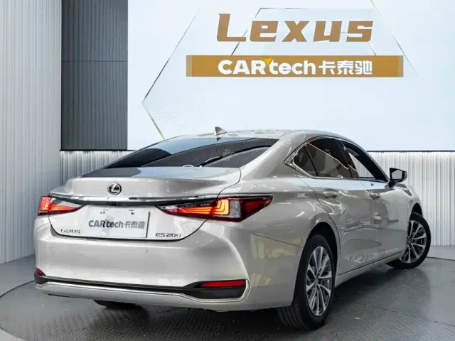 Lexus ES — Фото автомобиля 7