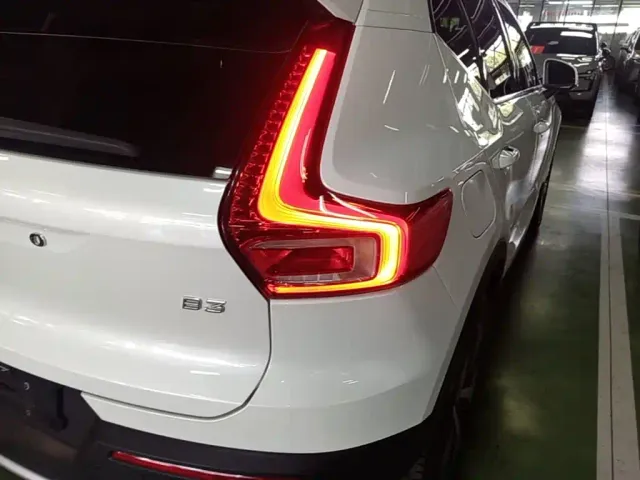 Volvo XC40 — Фото автомобиля 7
