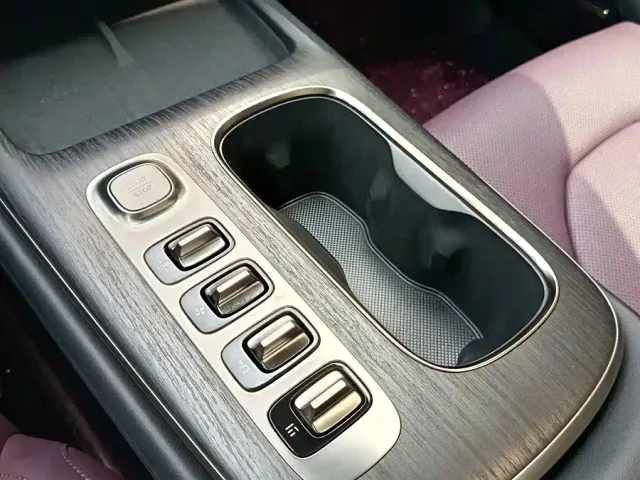 Xiaomi SU7 — Фото автомобиля 8