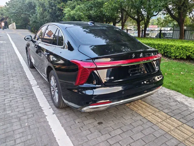 Hongqi H5 — Фото автомобиля 12