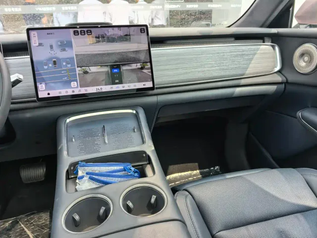 Voyah Auto Voyah Zhiyin 2025 Model 2WD Huawei Qiankun Edition — Фото автомобиля 17