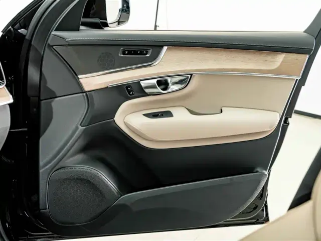 Volvo XC90 — Фото автомобиля 16