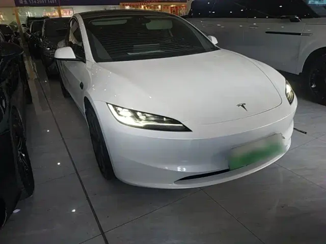 Tesla Model 3 — Фото автомобиля 3