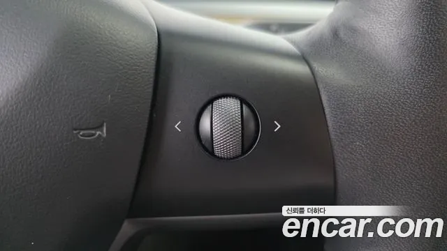 Tesla Model 3 — Фото автомобиля 5