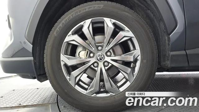 Toyota RAV4 — Фото автомобиля 5