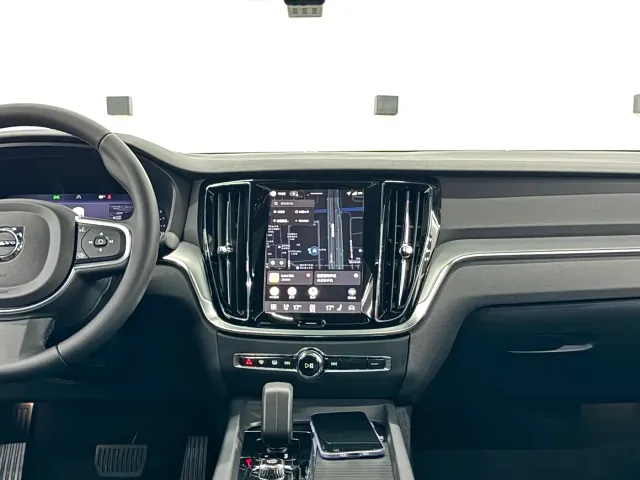 Volvo S60 — Фото автомобиля 9