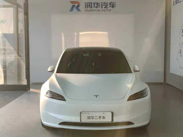 Tesla Model 3 — Фото автомобиля 2