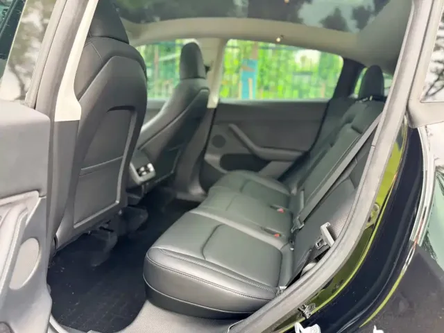 Tesla Model Y — Фото автомобиля 13
