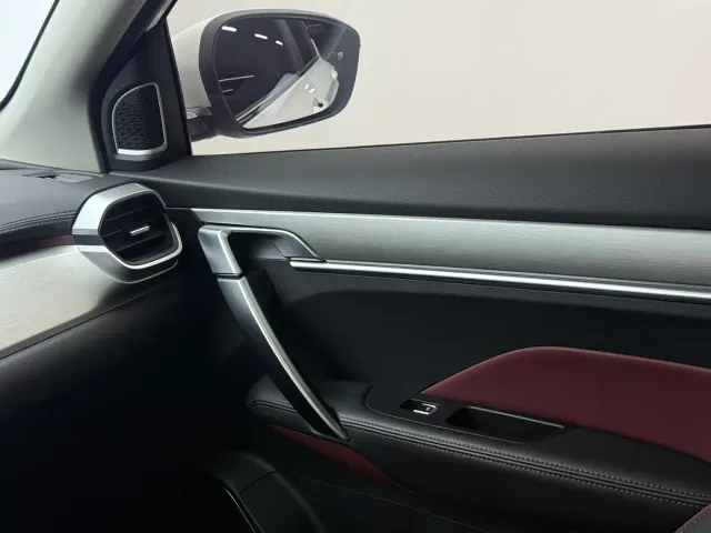 Geely Binyue — Фото автомобиля 11