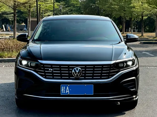 Volkswagen Passat — Фото автомобиля 2