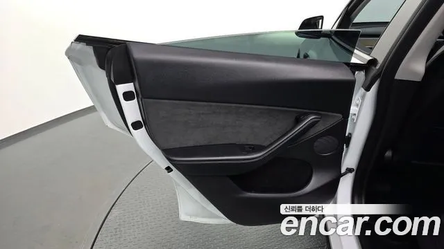Tesla Model Y — Фото автомобиля 14