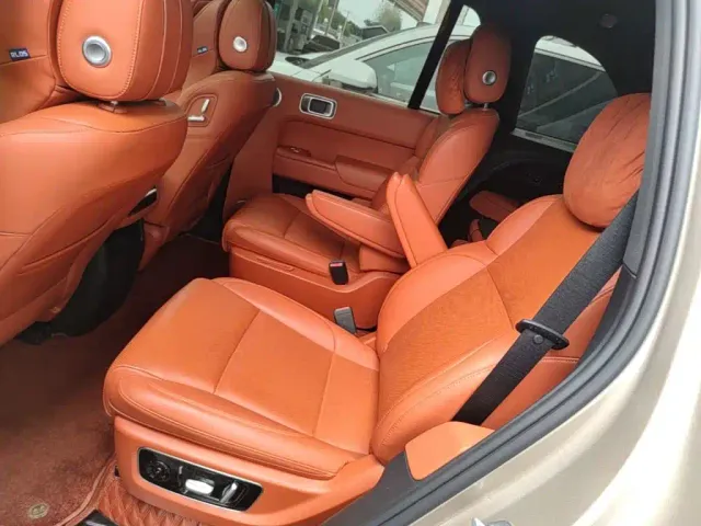 Li Auto L8 — Фото автомобиля 16