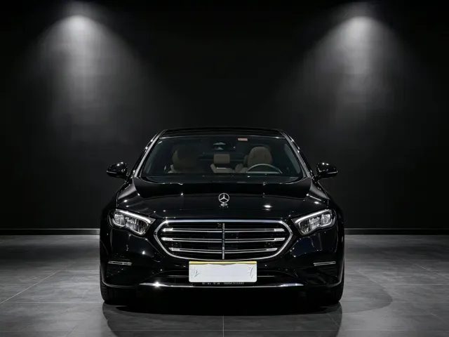 Фотография автомобиля — Mercedes-Benz E-Class