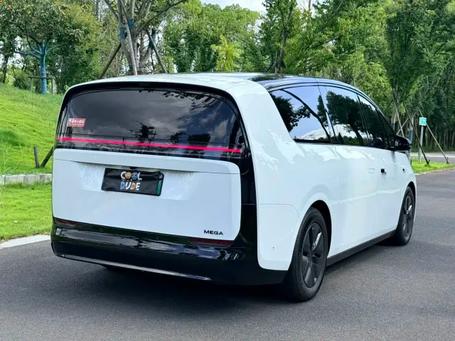 Li Auto MEGA — Фото автомобиля 3