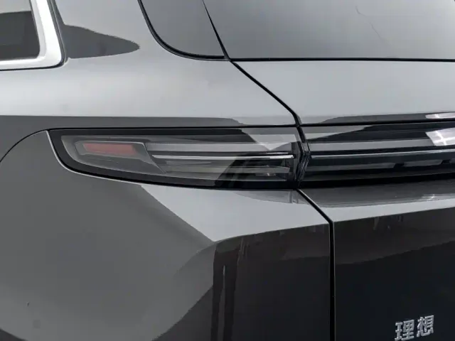Li Auto L7 — Фото автомобиля 24