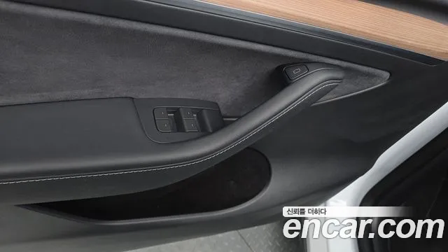 Tesla Model Y — Фото автомобиля 27