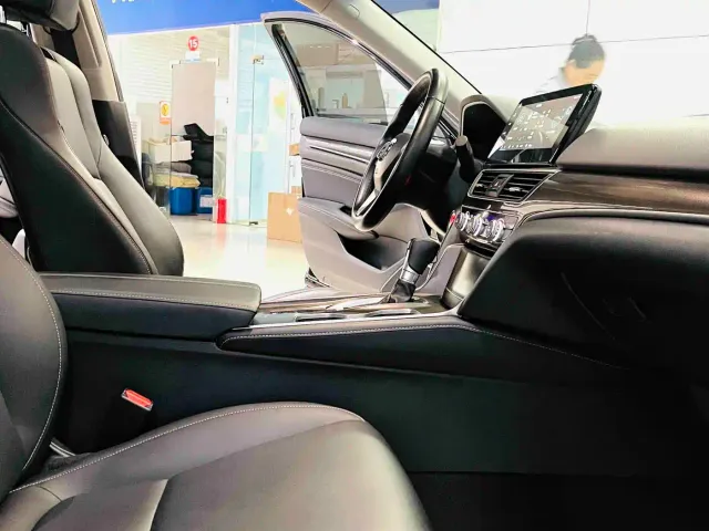 Honda Accord — Фото автомобиля 4