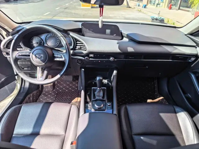 Mazda Axela — Фото автомобиля 4
