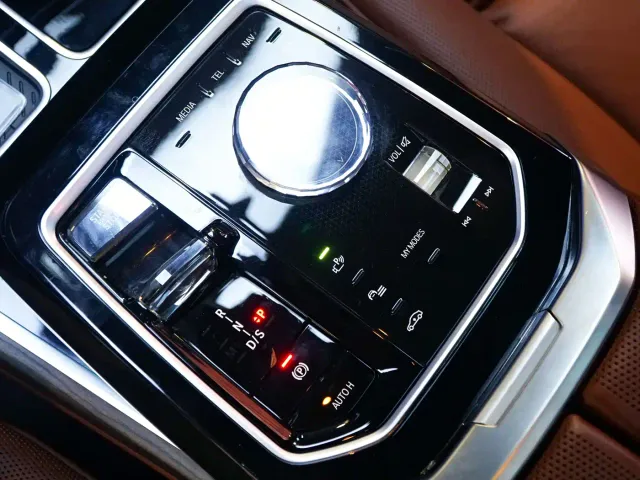 BMW 7 Series — Фото автомобиля 7