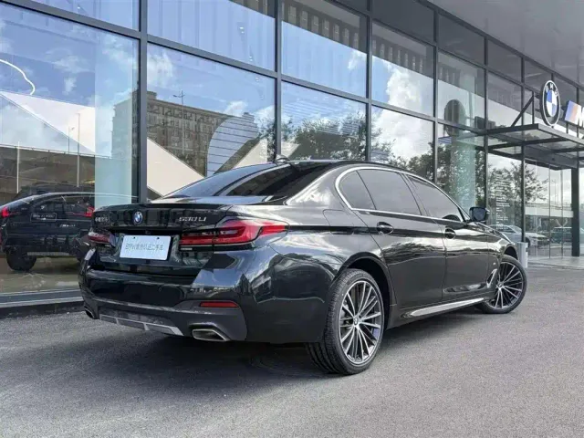 BMW 5 Series — Фото автомобиля 4