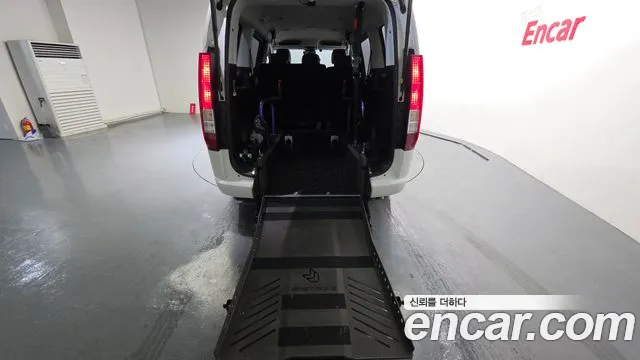 Hyundai Staria Staria L3.5 Инвалидная коляска Подъёмник/Slope — Фото автомобиля 19