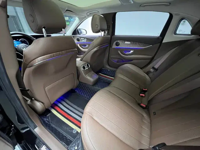 Mercedes-Benz E-Class — Фото автомобиля 15