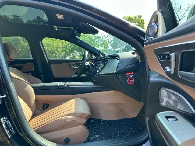 Mercedes-Benz E-Class — Фото автомобиля 10