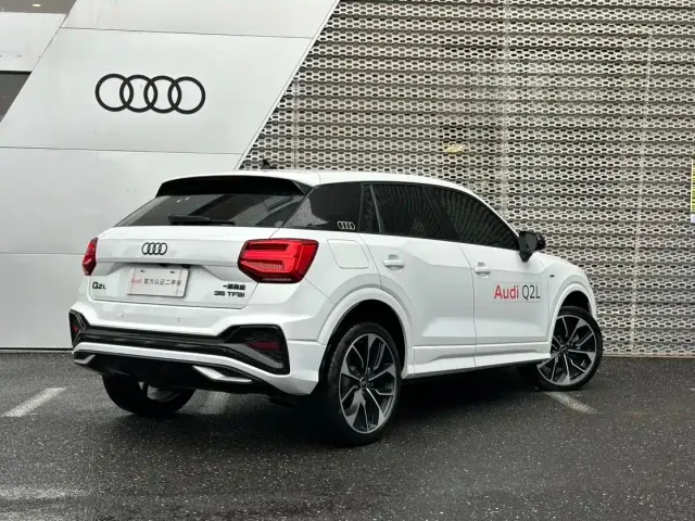 Audi Q2L — Фото автомобиля 4
