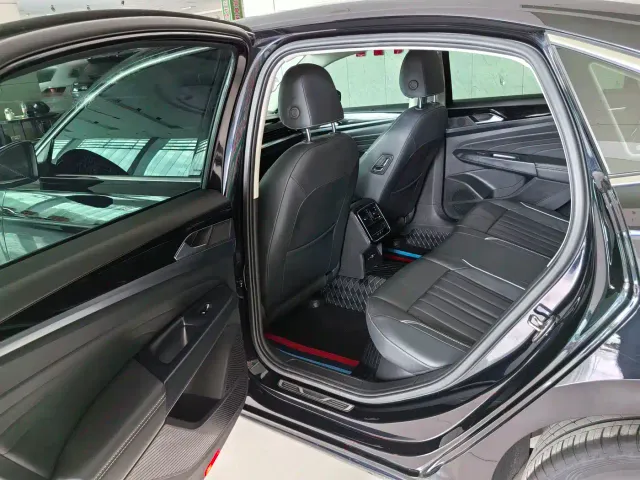 Volkswagen Passat — Фото автомобиля 5