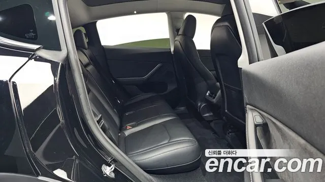 Tesla Model Y — Фото автомобиля 17