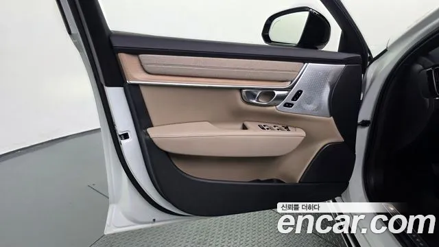 Volvo S90 — Фото автомобиля 24