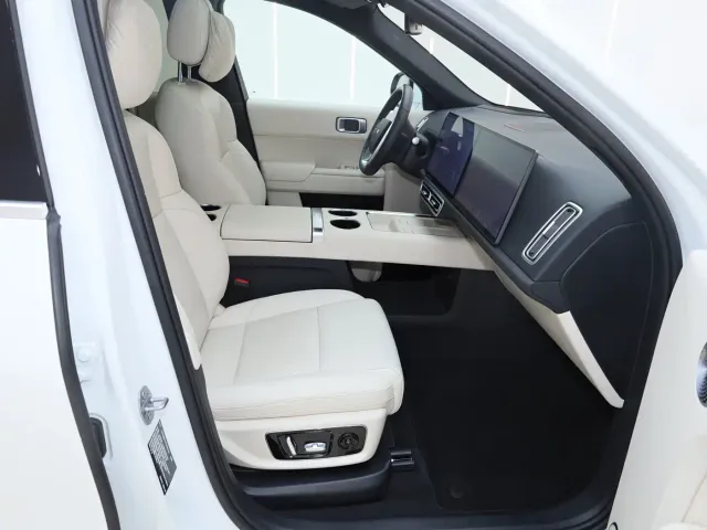 Li Auto L8 — Фото автомобиля 19