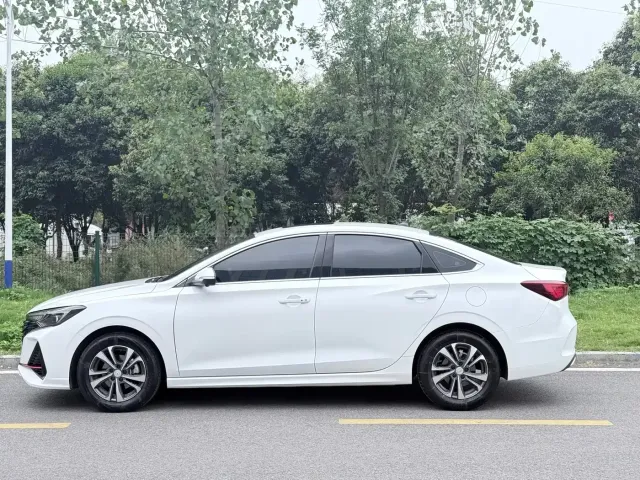 Changan Eado — Фото автомобиля 4