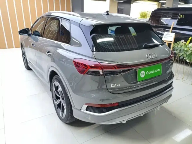 Audi Q4 e-tron — Фото автомобиля 4